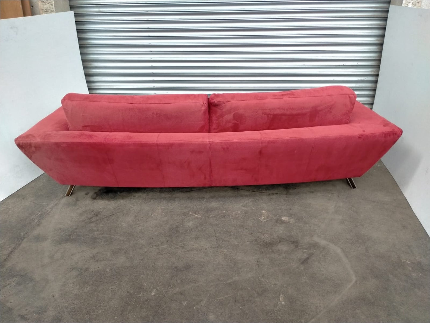 Exquisite Natuzzi Italian 4-Seater Sofa - Sophistication for Your Living Space