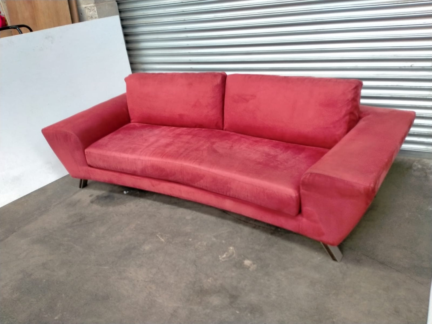 Exquisite Natuzzi Italian 4-Seater Sofa - Sophistication for Your Living Space