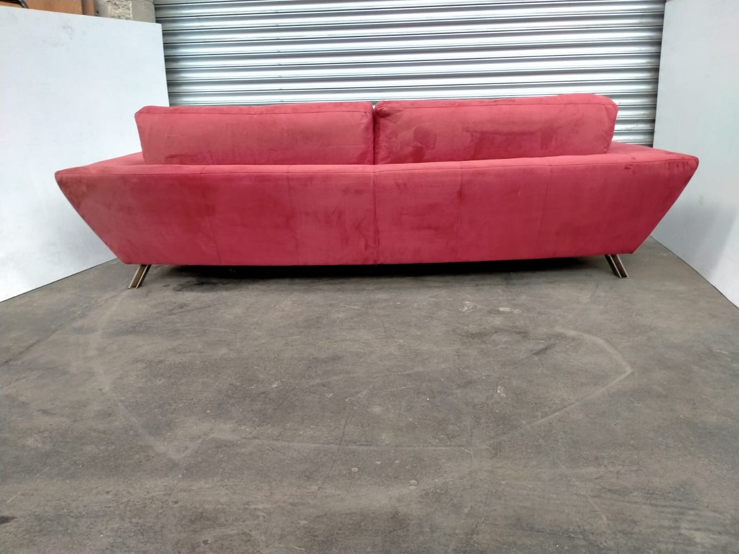 Exquisite Natuzzi Italian 4-Seater Sofa - Sophistication for Your Living Space