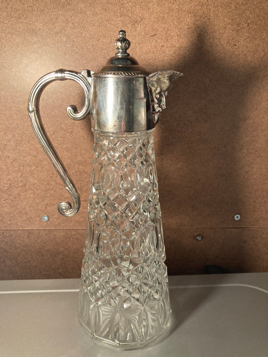 🍷✨ Vintage Claret Jug ✨🍷
An absolute beauty from the Victorian/Edwardian era!