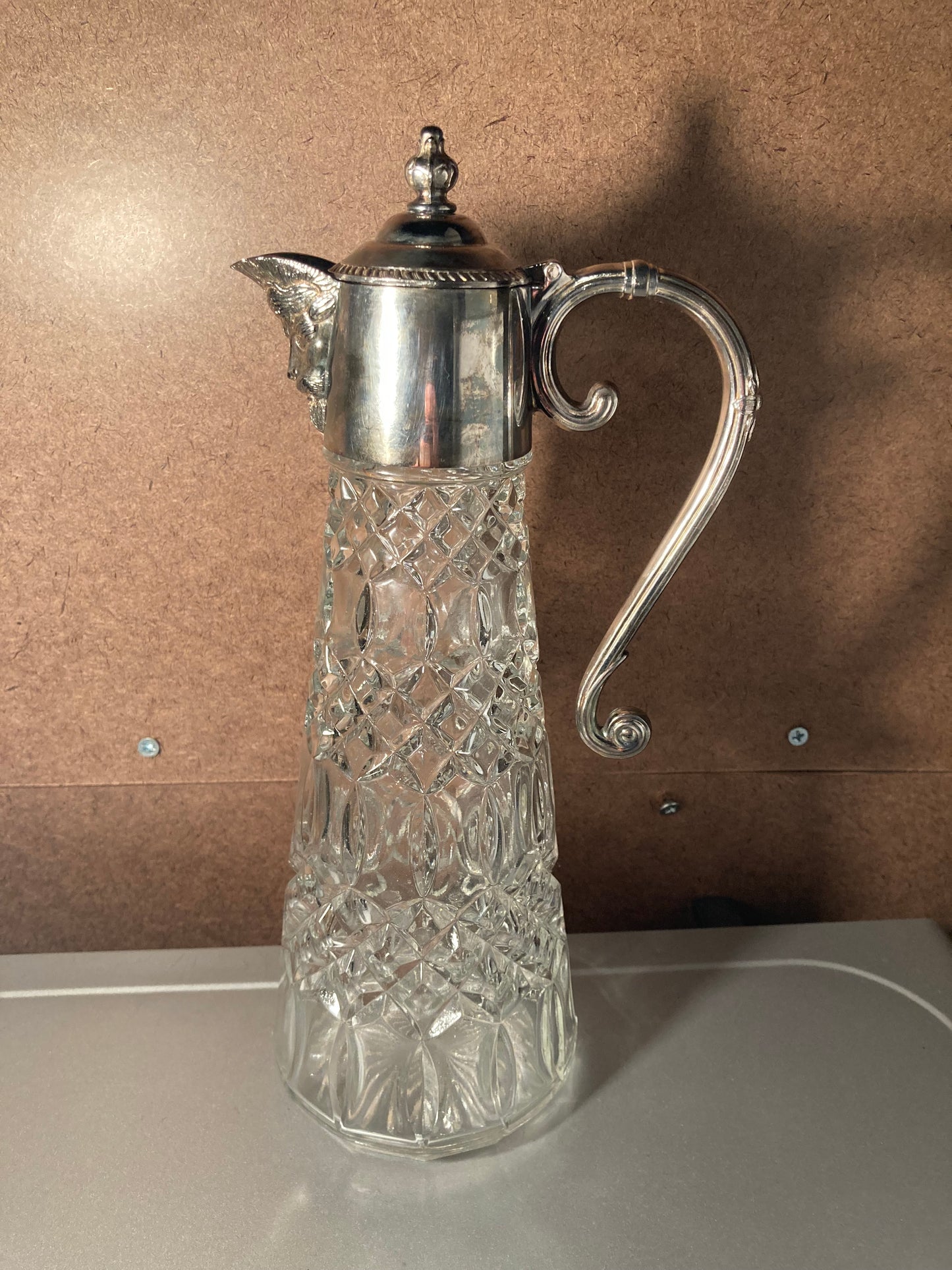 🍷✨ Vintage Claret Jug ✨🍷
An absolute beauty from the Victorian/Edwardian era!