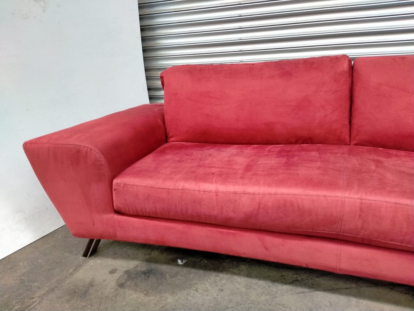 Exquisite Natuzzi Italian 4-Seater Sofa - Sophistication for Your Living Space