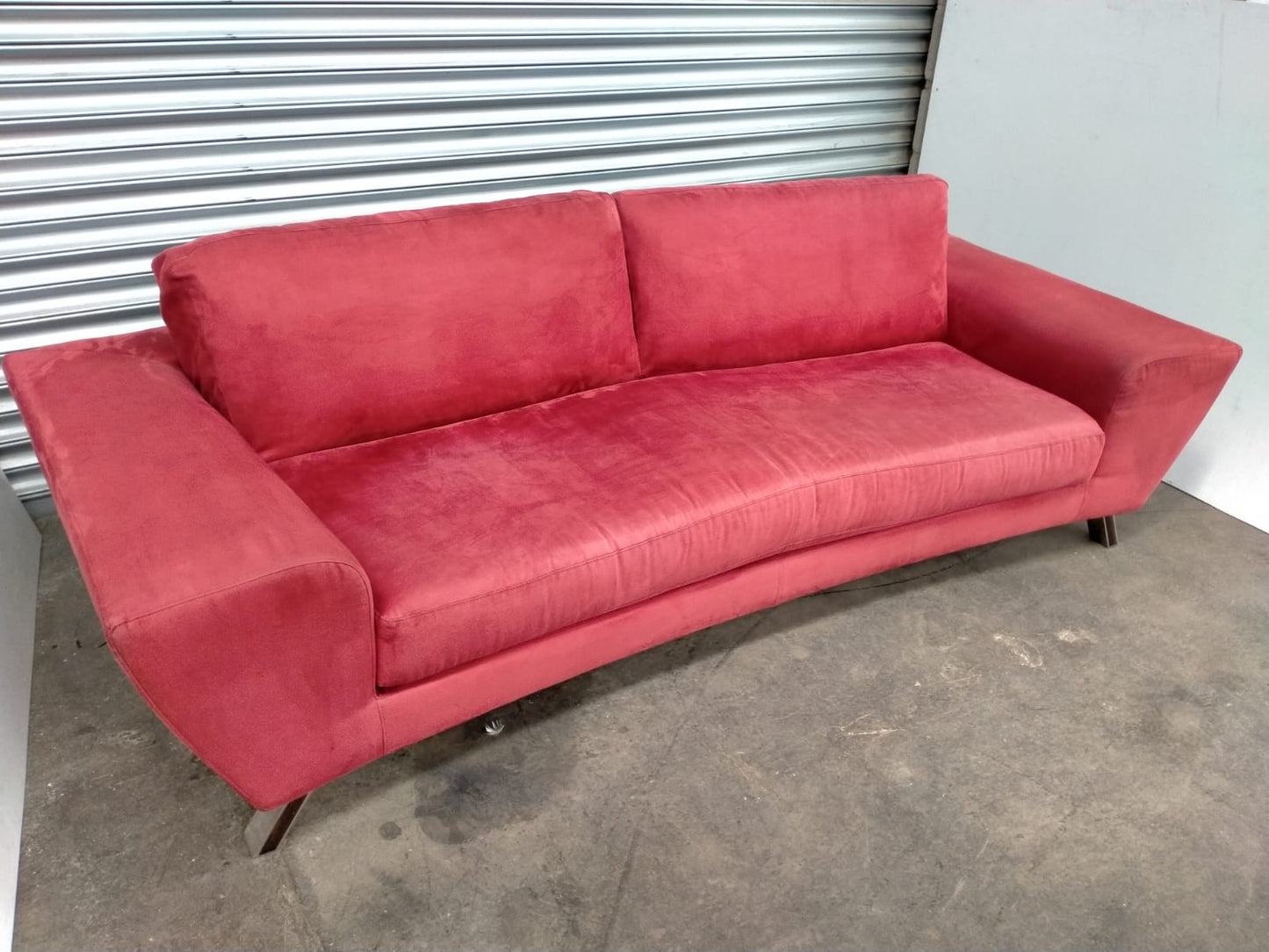 Exquisite Natuzzi Italian 4-Seater Sofa - Sophistication for Your Living Space