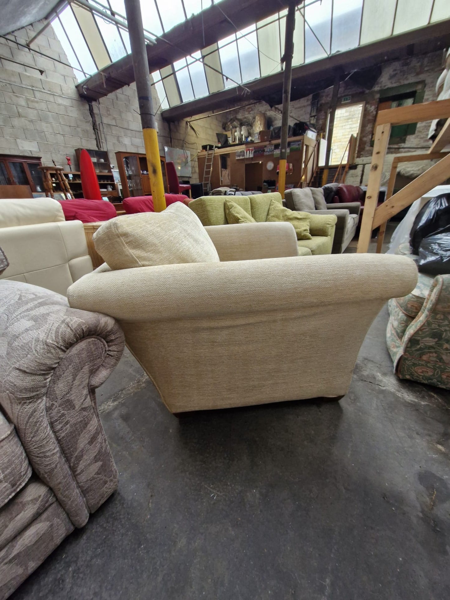 Multiyork stunning armchair