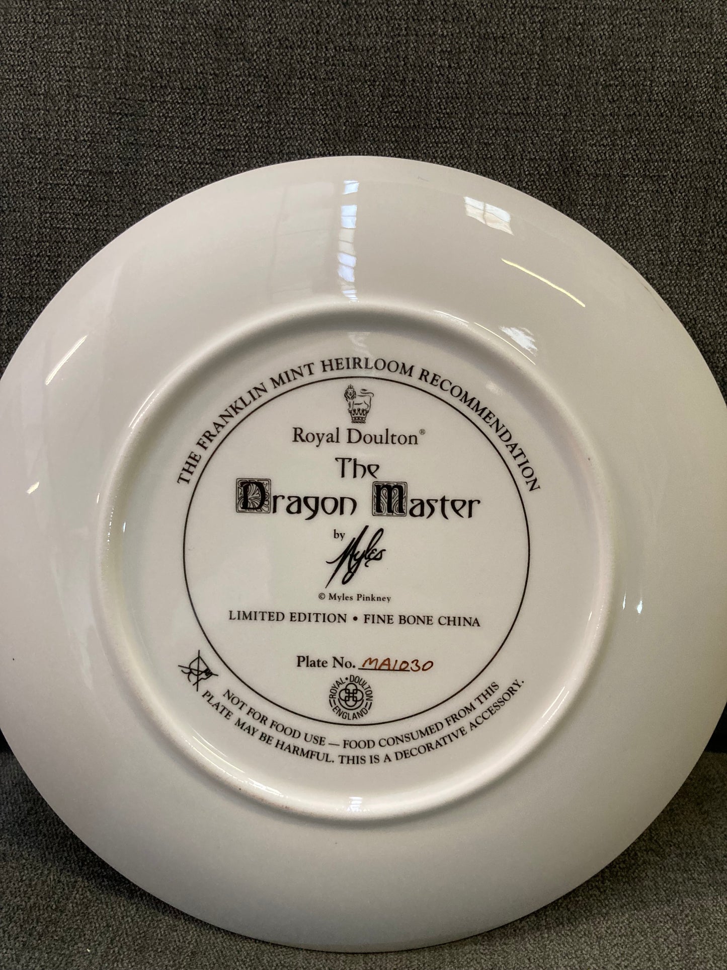 🛡️🔥 Fantasy Find! 🔥🛡️
Franklin Mint Limited Edition Plate – “The Dragon Masters”