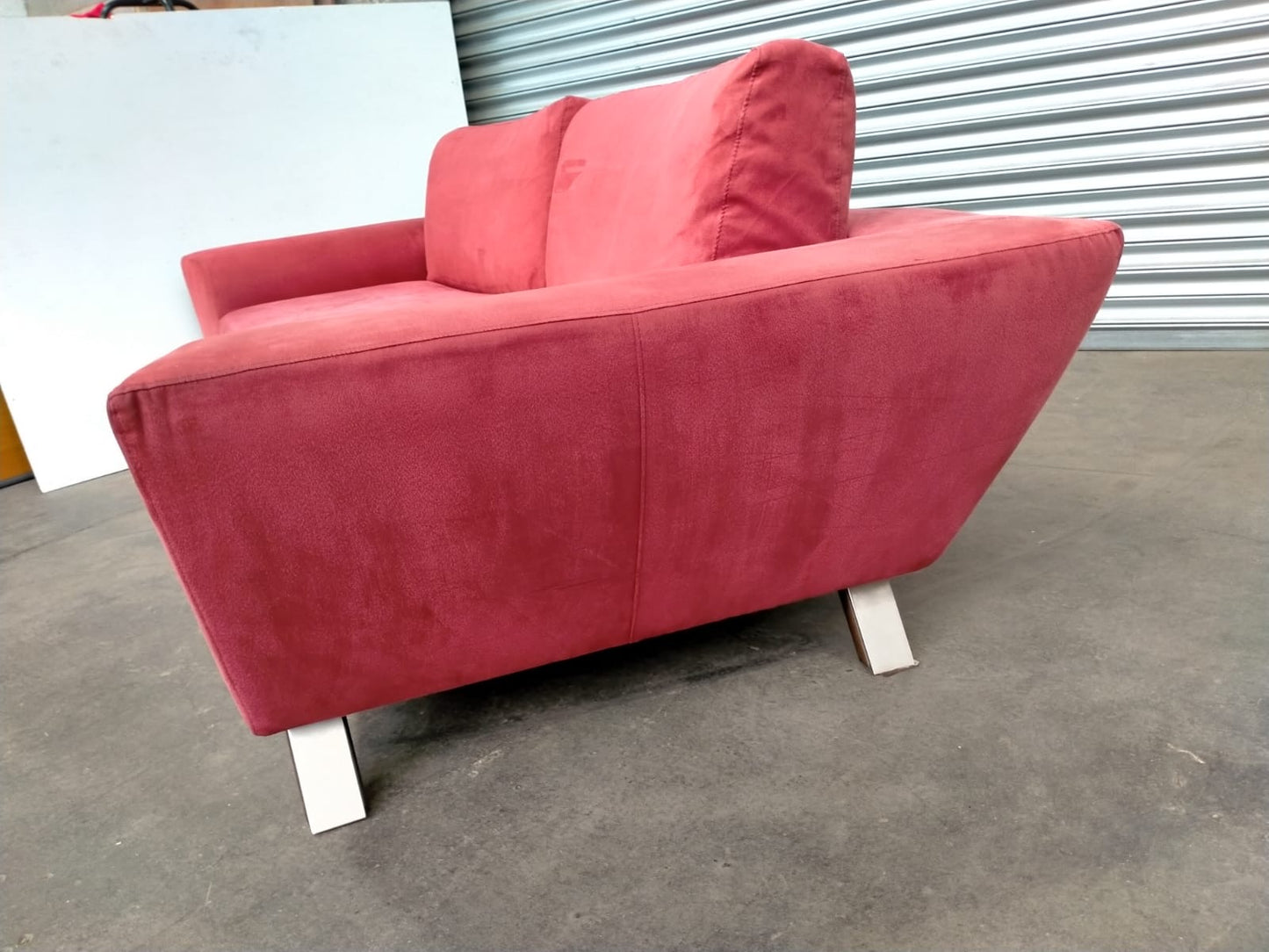 Exquisite Natuzzi Italian 4-Seater Sofa - Sophistication for Your Living Space