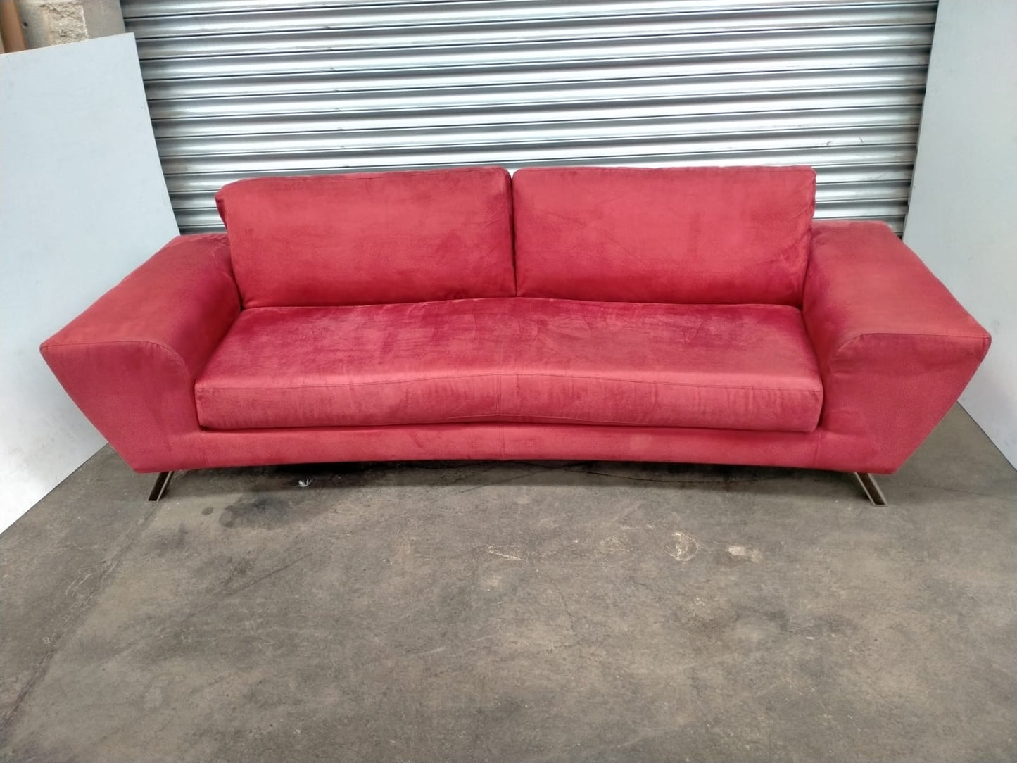 Exquisite Natuzzi Italian 4-Seater Sofa - Sophistication for Your Living Space