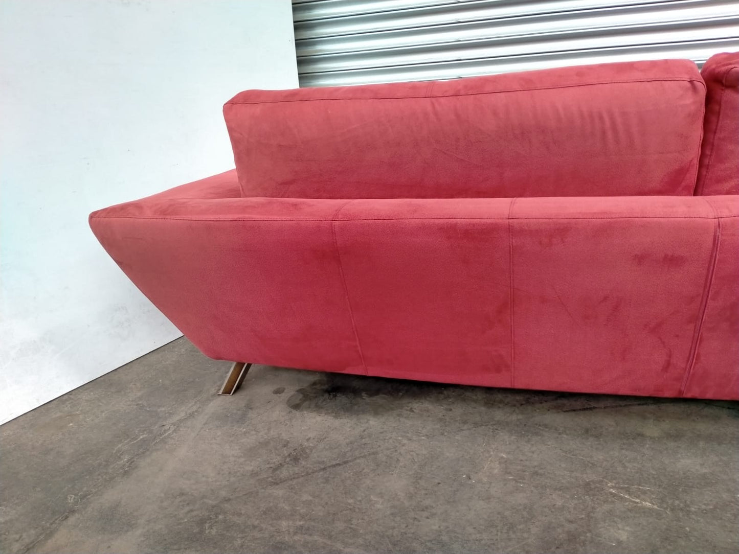 Exquisite Natuzzi Italian 4-Seater Sofa - Sophistication for Your Living Space