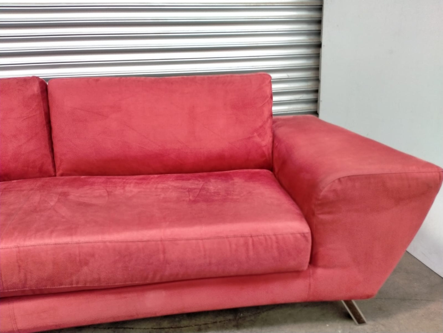 Exquisite Natuzzi Italian 4-Seater Sofa - Sophistication for Your Living Space