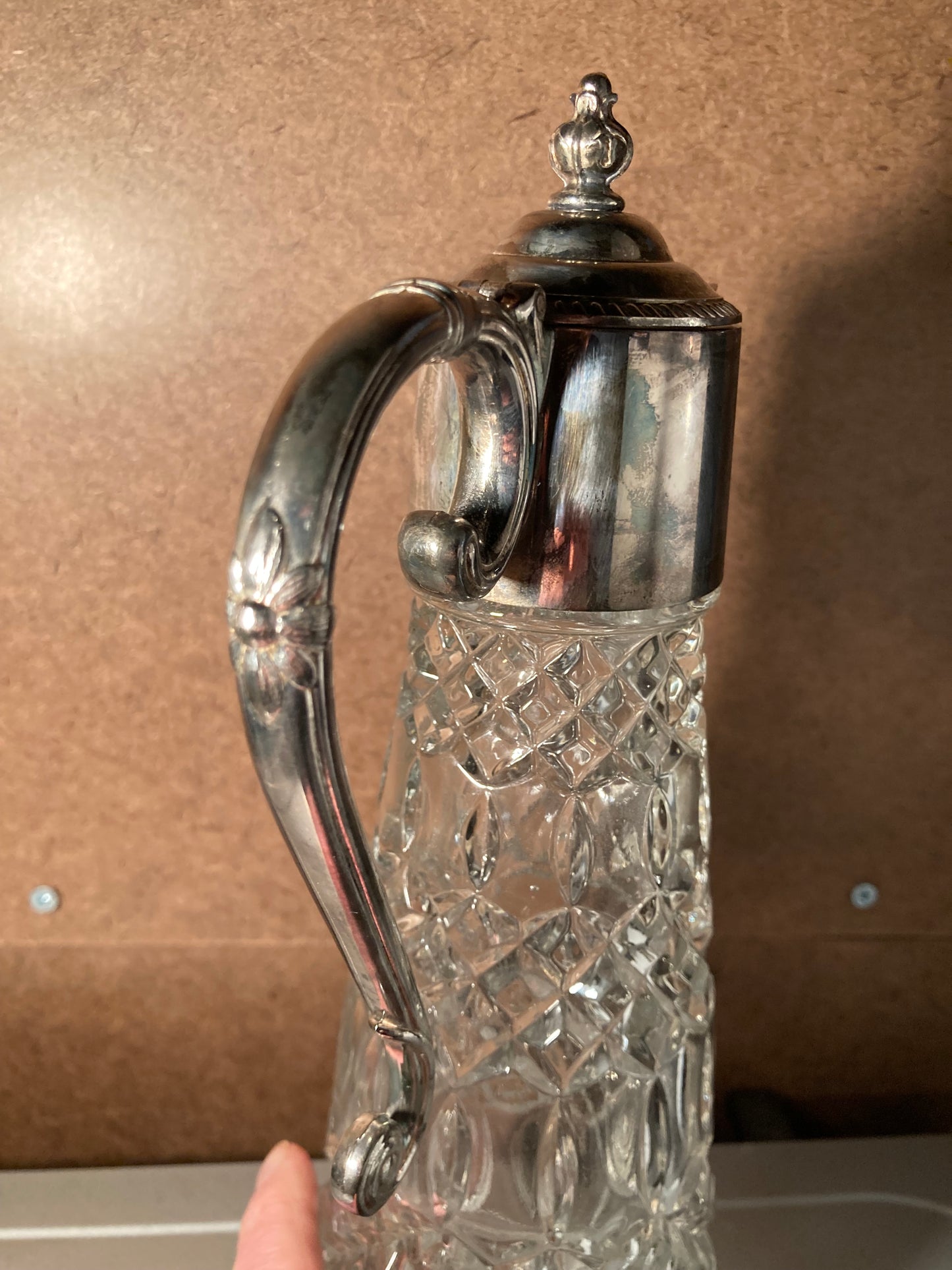 🍷✨ Vintage Claret Jug ✨🍷
An absolute beauty from the Victorian/Edwardian era!